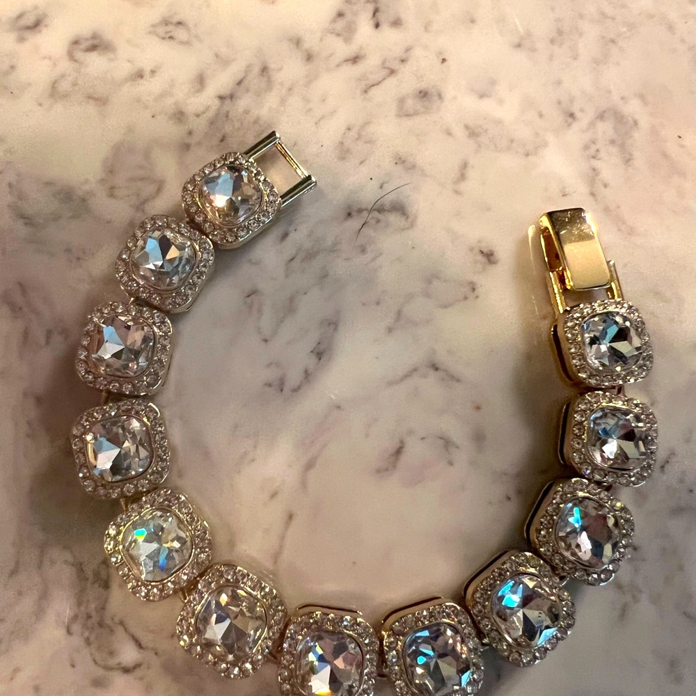 STUNNING   Crystal  Statement Bracelet